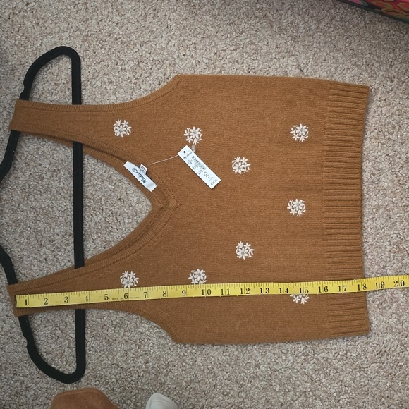 NWT: Madewell Floral-Embroidered V-Neck Sweater Tank - Picture 8 of 8